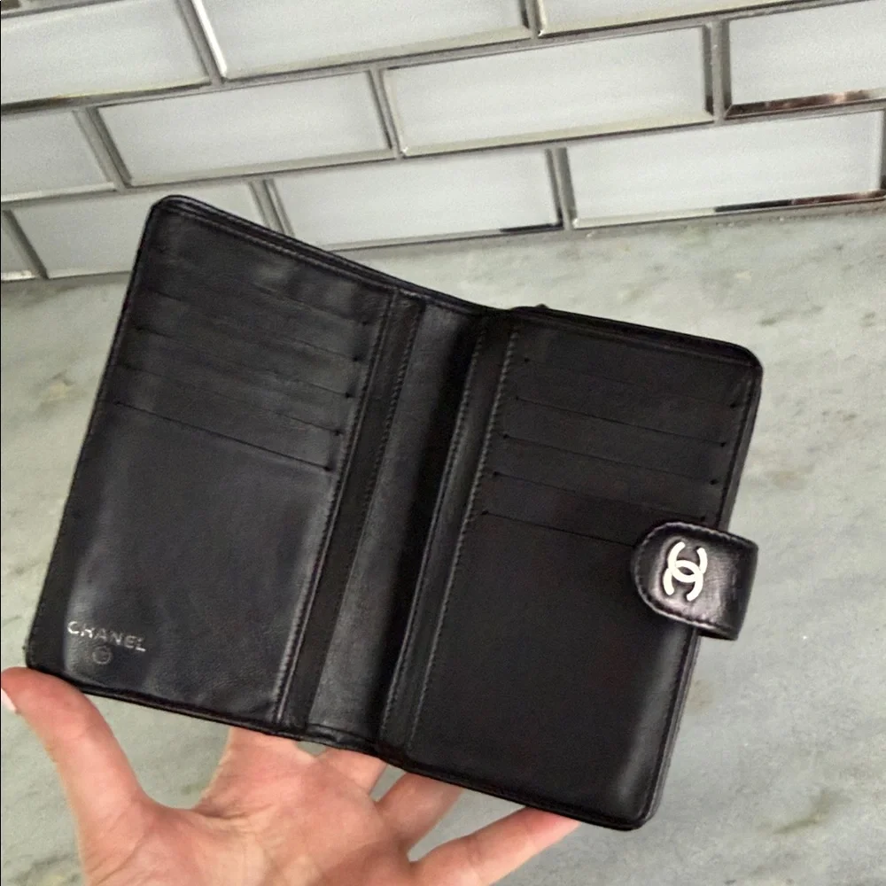 CHANEL Black vintage Quilted Wallet - Picture 7 of 10